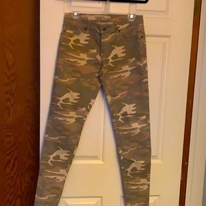 Camo skinny jeans